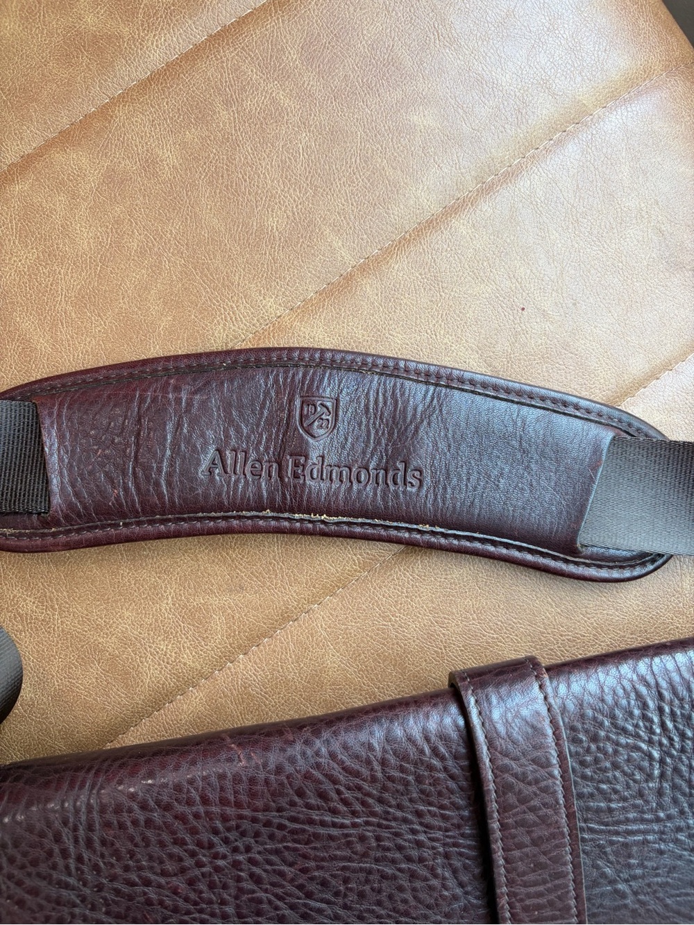 Allen Edmonds dark brown grained leather messenger bag made in the USA - Picture 12 of 12